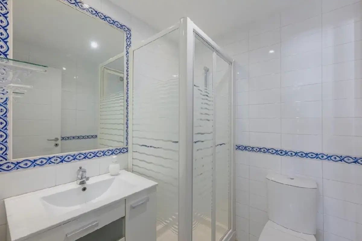 4 sypialnia Apartament przy plaży na sprzedaż w Marbella z basenem garażem - 1 350 000 € (Ref: 9885091)