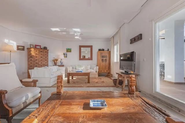 4 sypialnia Apartament przy plaży na sprzedaż w Bahía de Marbella, Marbella z basenem garażem - 1 350 000 € (Ref: 9885091)
