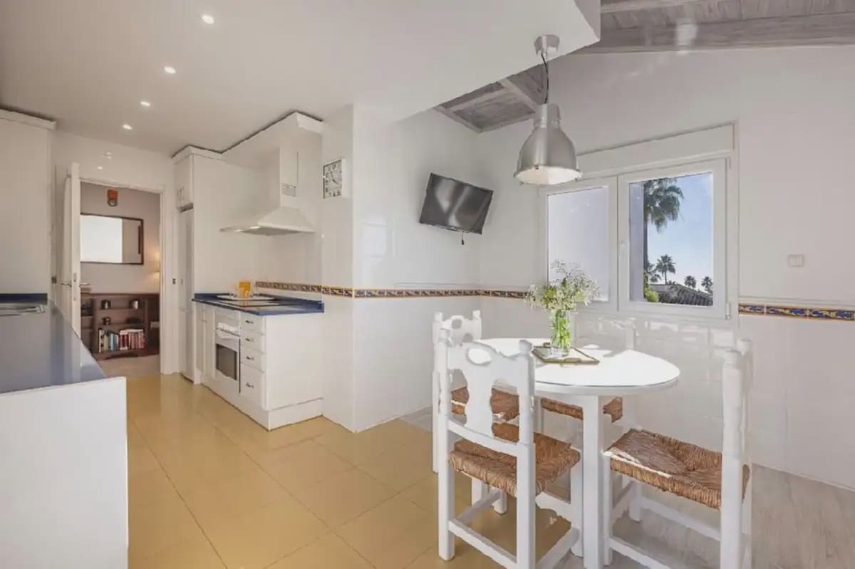 4 sypialnia Apartament przy plaży na sprzedaż w Marbella z basenem garażem - 1 350 000 € (Ref: 9885091)