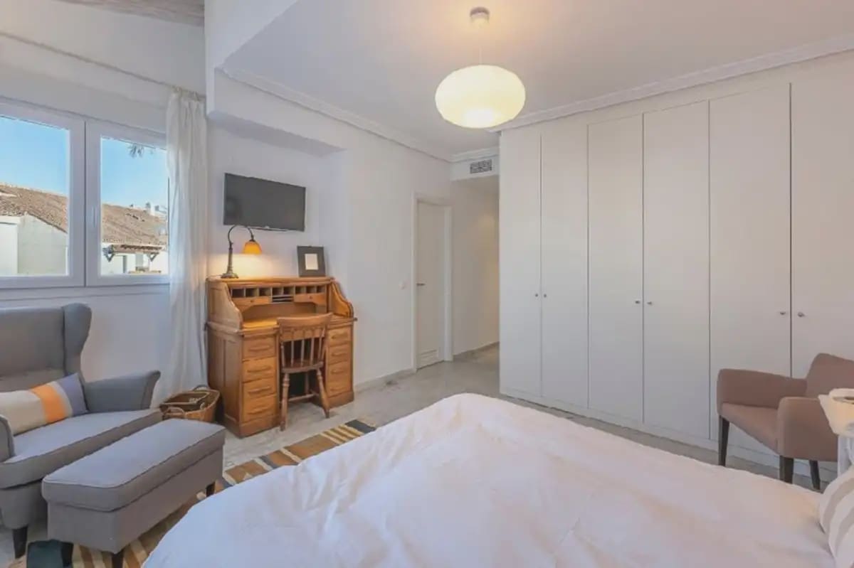 4 sypialnia Apartament przy plaży na sprzedaż w Marbella z basenem garażem - 1 350 000 € (Ref: 9885091)