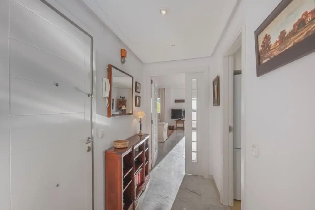 4 sypialnia Apartament przy plaży na sprzedaż w Marbella z basenem garażem - 1 350 000 € (Ref: 9885091)