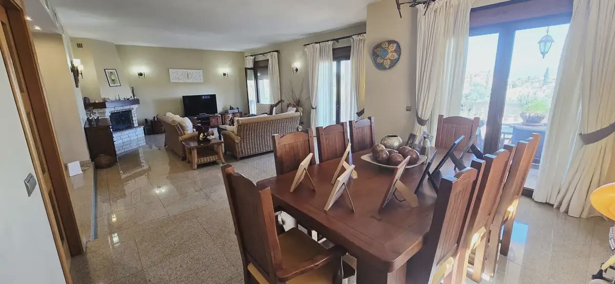 4 bedroom Villa for sale in Mijas with pool garage - € 1,095,000 (Ref: 9885095)
