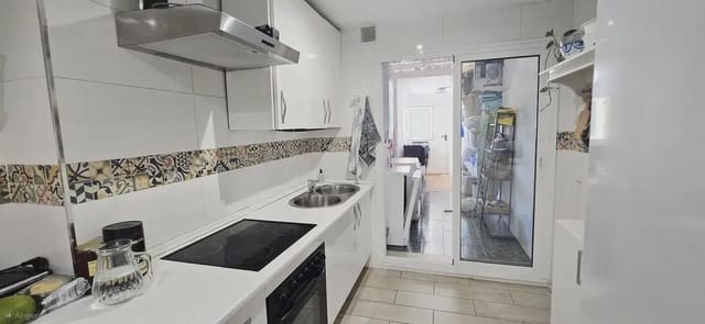 4 makuuhuone Huoneisto myytävänä paikassa Centro ciudad, Fuengirola mukana uima-altaan 
autotalli - 450 000 € (Ref: 9885098)