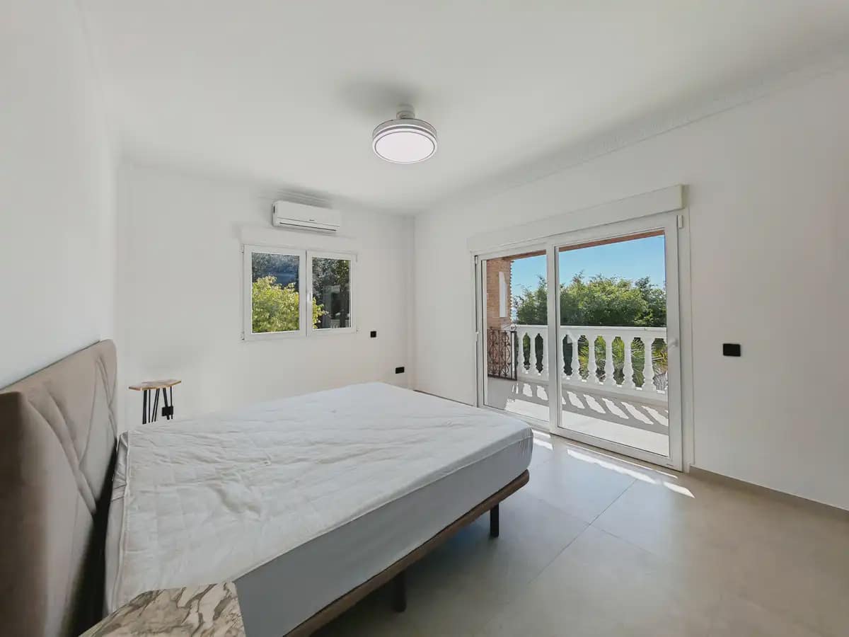 9 soverom Villa til salgs i Benalmadena med svømmebasseng garasje - € 2 950 000 (Ref: 9885337)