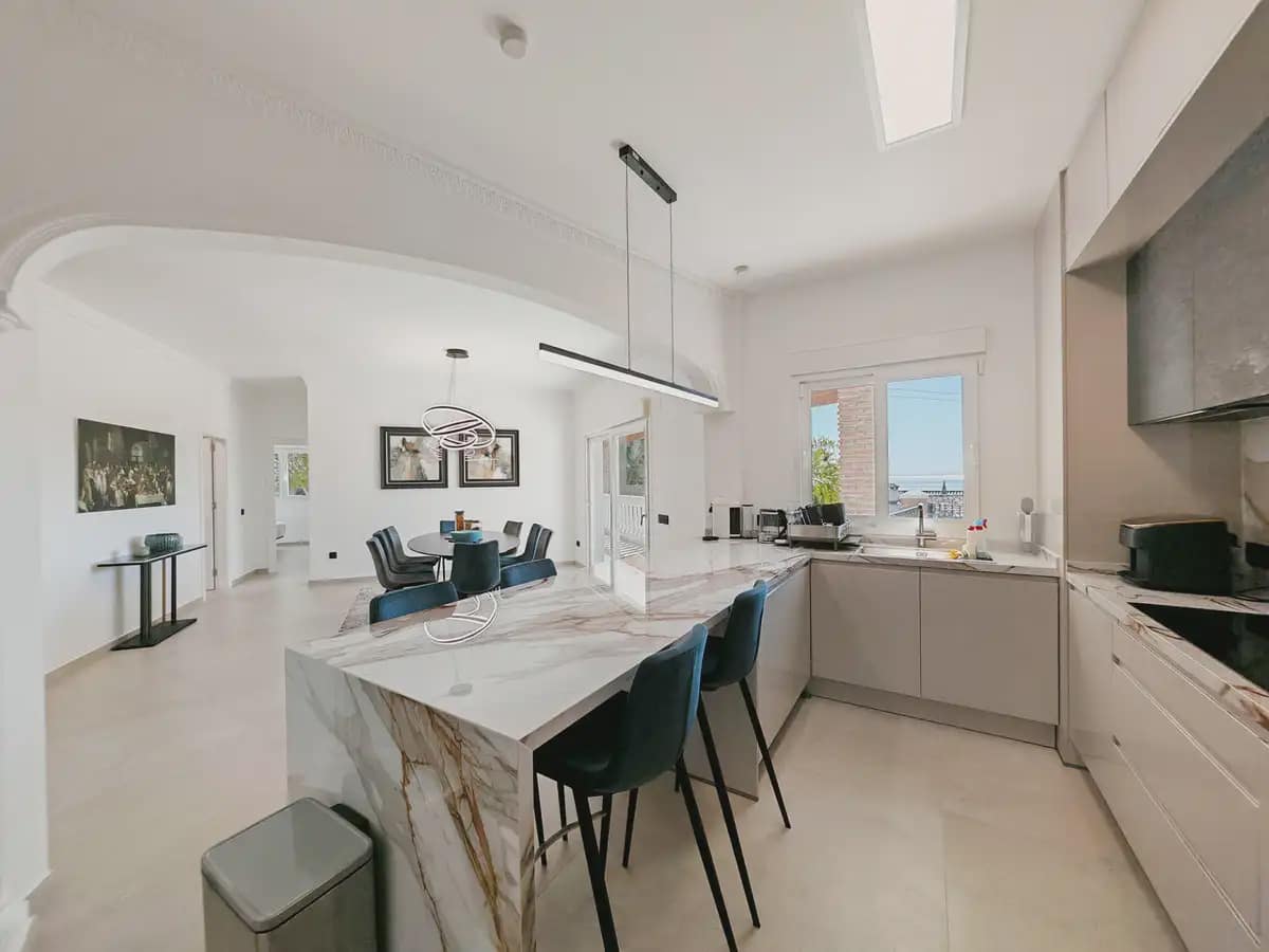 9 soverom Villa til salgs i Benalmadena med svømmebasseng garasje - € 2 950 000 (Ref: 9885337)
