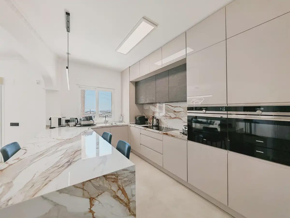 9 soverom Villa til salgs i Benalmadena med svømmebasseng garasje - € 2 950 000 (Ref: 9885337)
