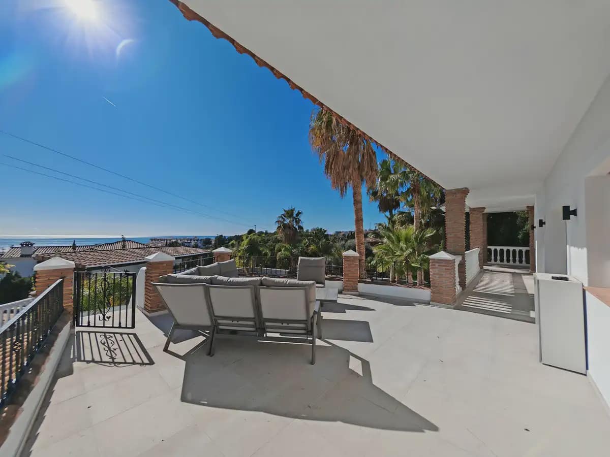 9 soverom Villa til salgs i Benalmadena med svømmebasseng garasje - € 2 950 000 (Ref: 9885337)