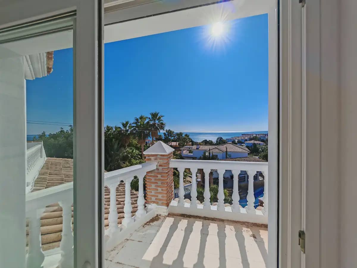 9 soverom Villa til salgs i Benalmadena med svømmebasseng garasje - € 2 950 000 (Ref: 9885337)