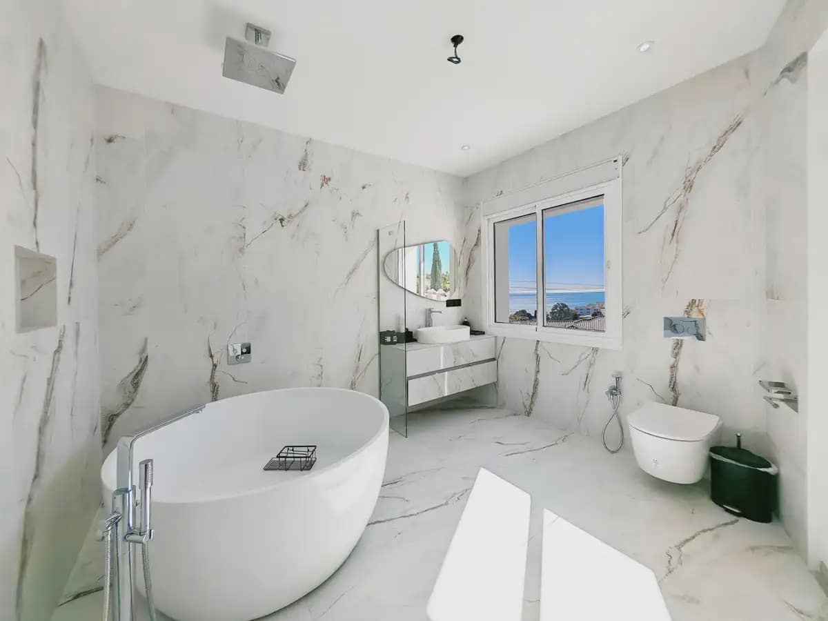 9 soverom Villa til salgs i Benalmadena med svømmebasseng garasje - € 2 950 000 (Ref: 9885337)