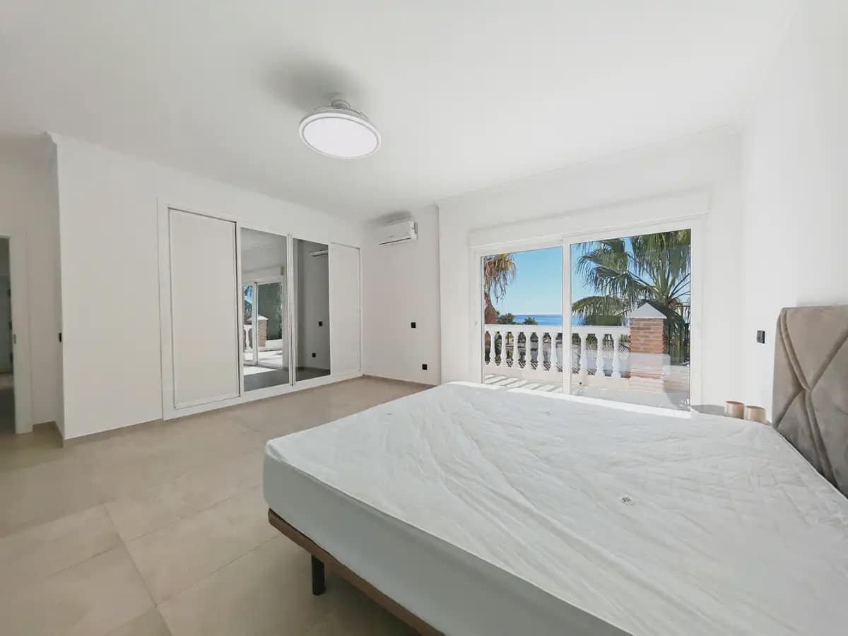 9 soverom Villa til salgs i Benalmadena med svømmebasseng garasje - € 2 950 000 (Ref: 9885337)