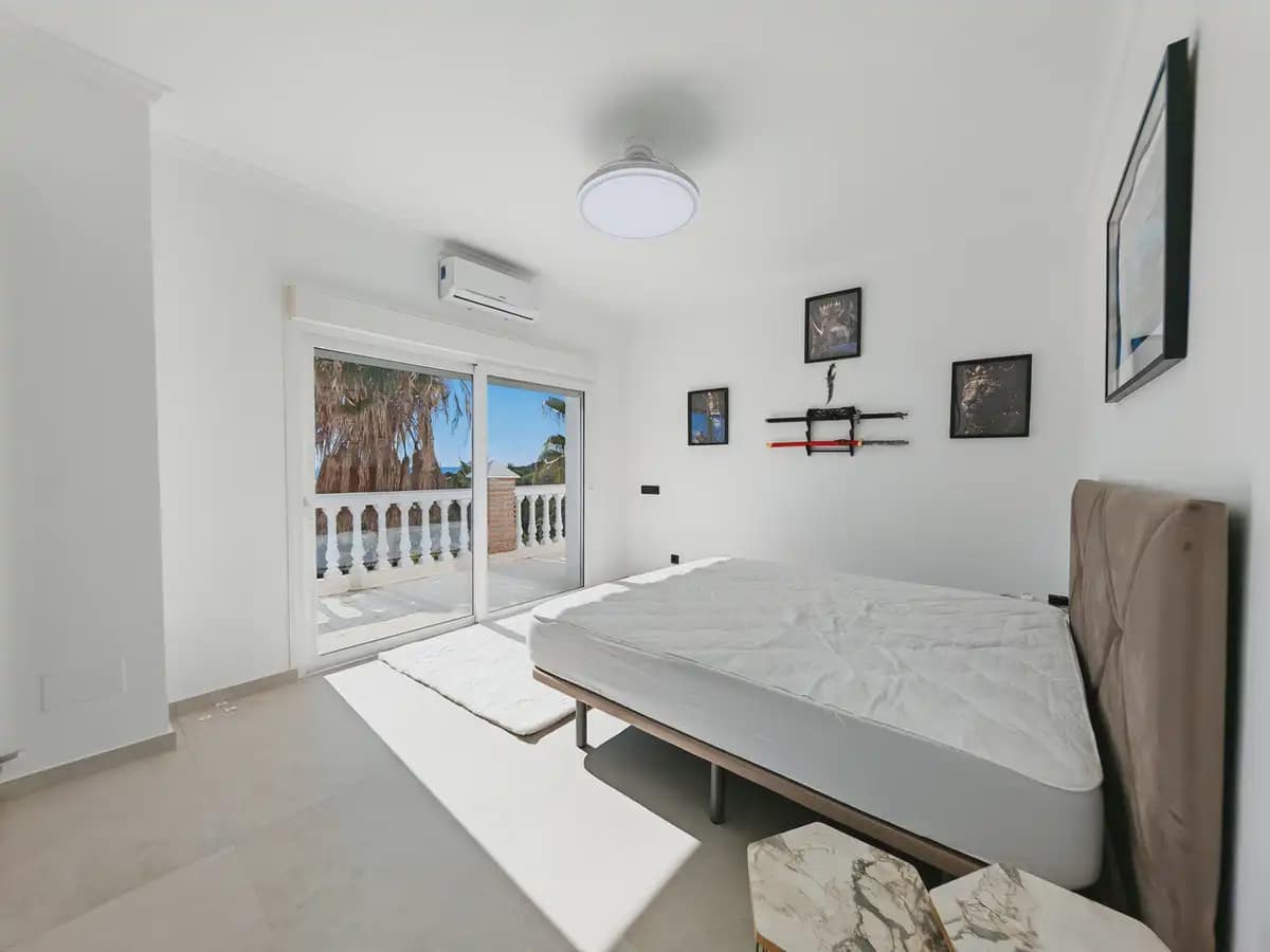 9 soverom Villa til salgs i Benalmadena med svømmebasseng garasje - € 2 950 000 (Ref: 9885337)
