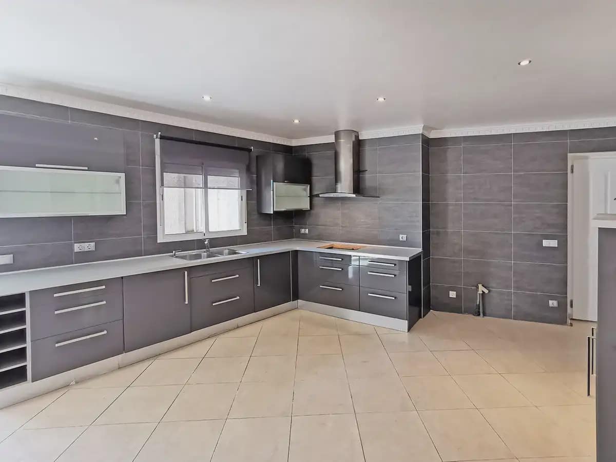 9 soverom Villa til salgs i Benalmadena med svømmebasseng garasje - € 2 950 000 (Ref: 9885337)