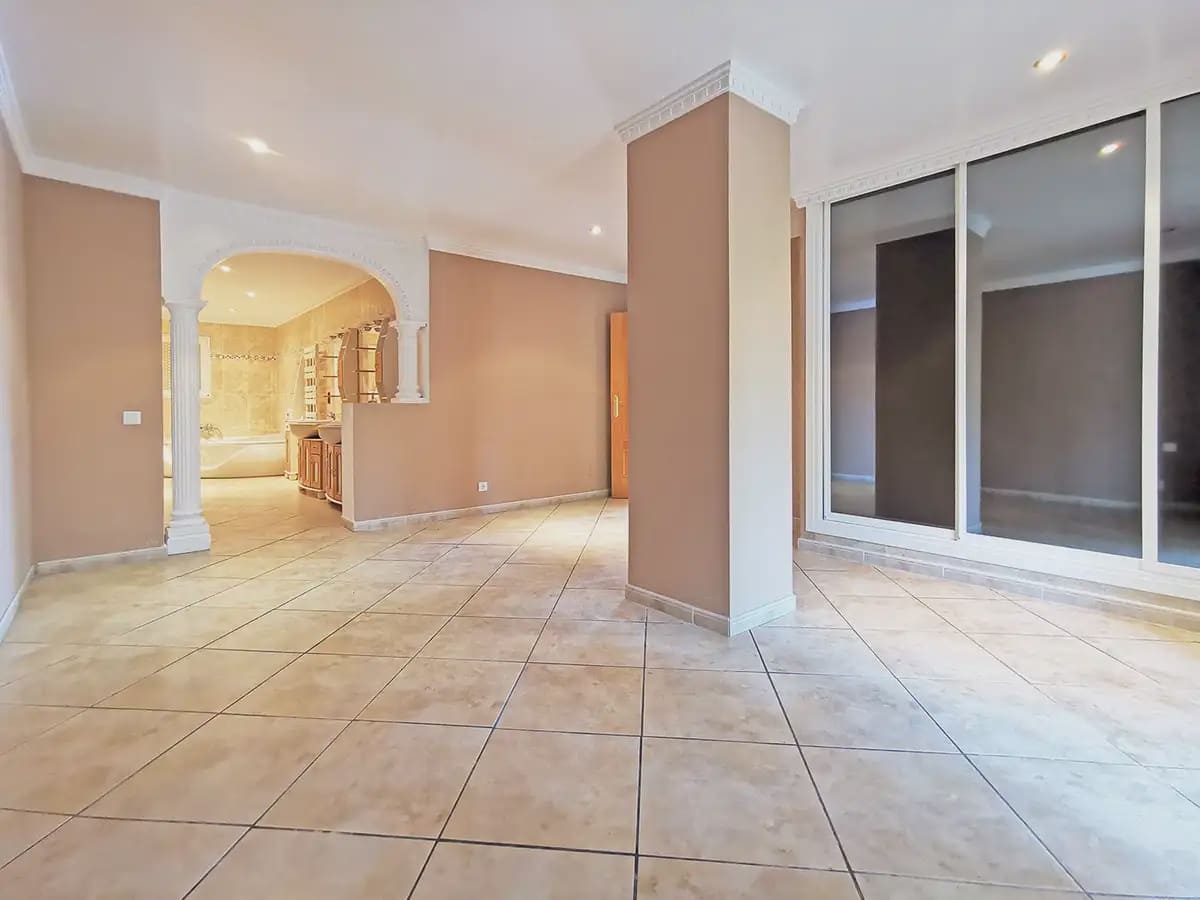 9 soverom Villa til salgs i Benalmadena med svømmebasseng garasje - € 2 950 000 (Ref: 9885337)