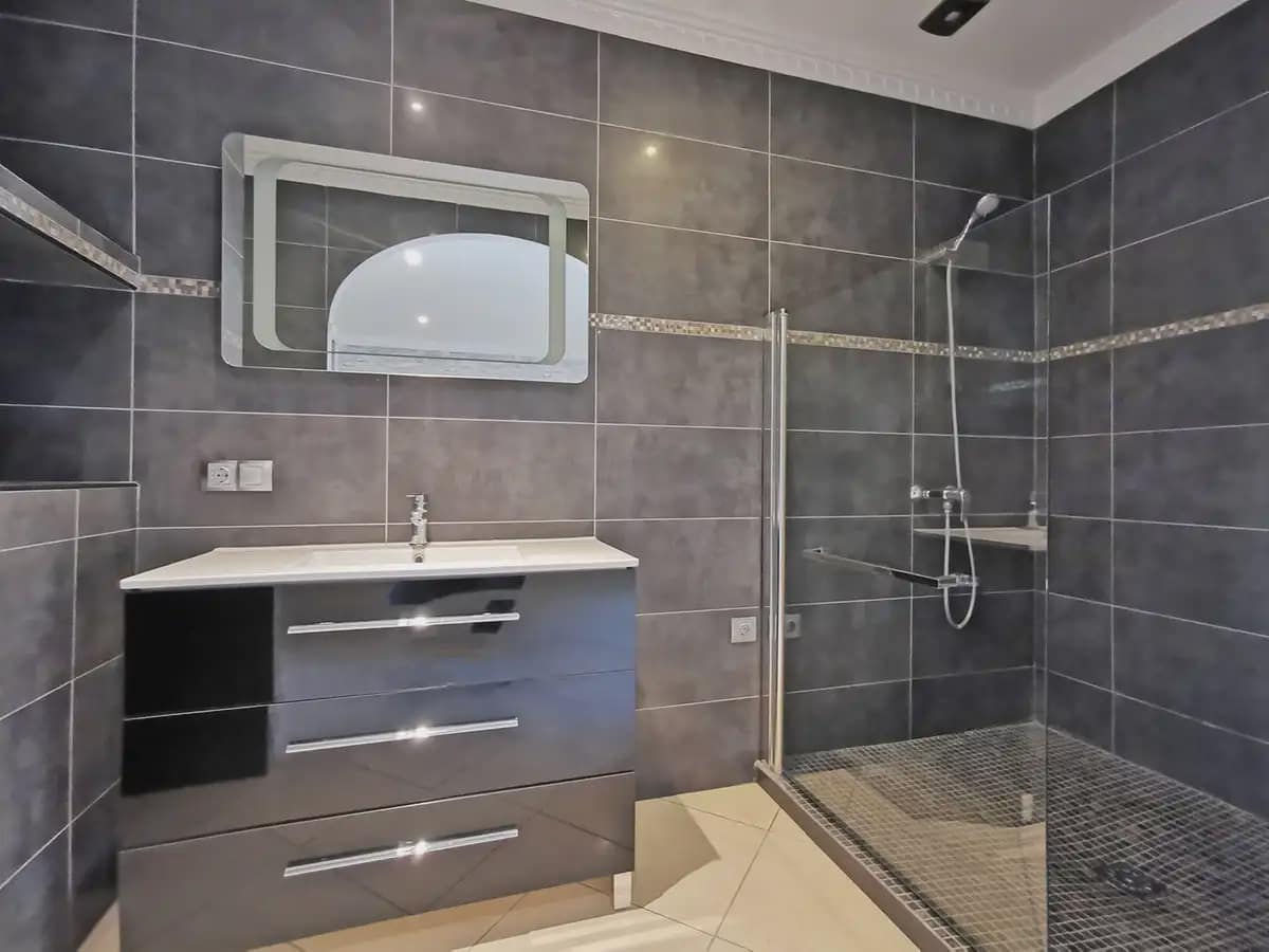9 soverom Villa til salgs i Benalmadena med svømmebasseng garasje - € 2 950 000 (Ref: 9885337)