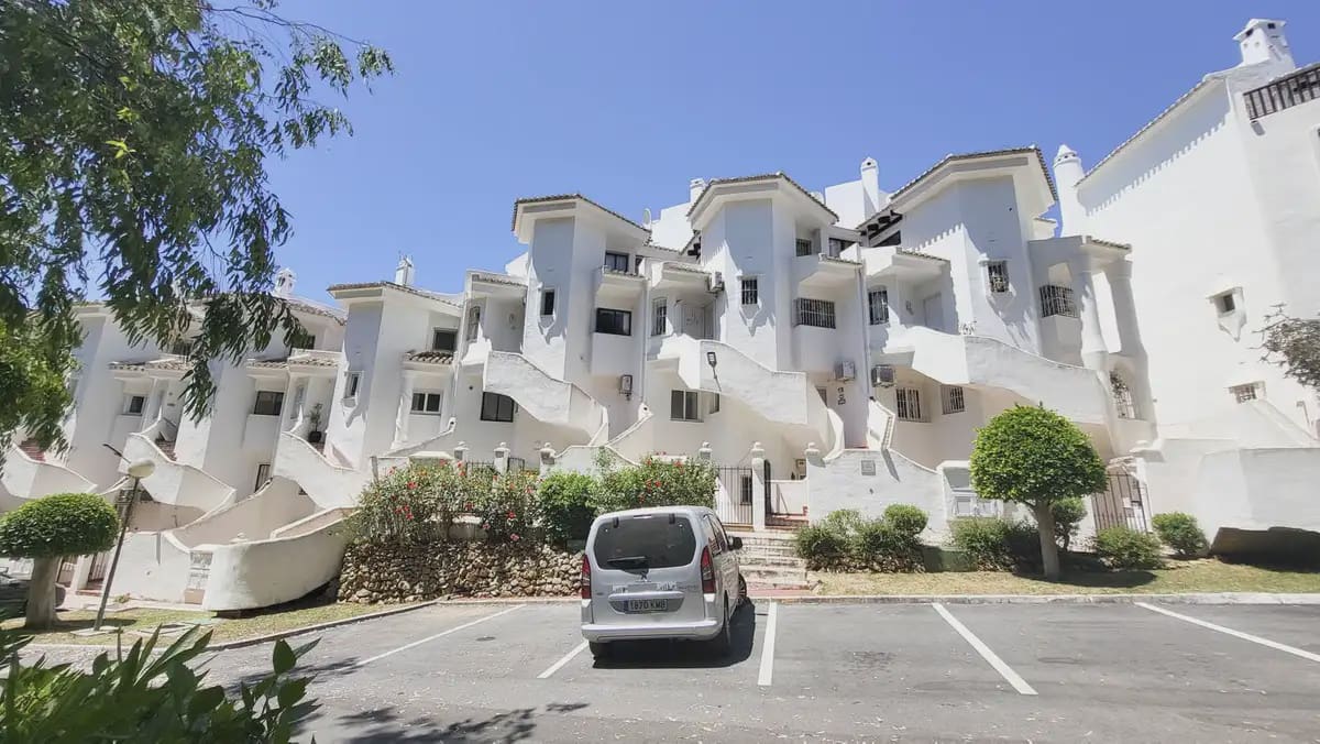 2 soveværelse Lejlighed til salg i Mijas med swimmingpool - € 375.000 (Ref: 9890621)