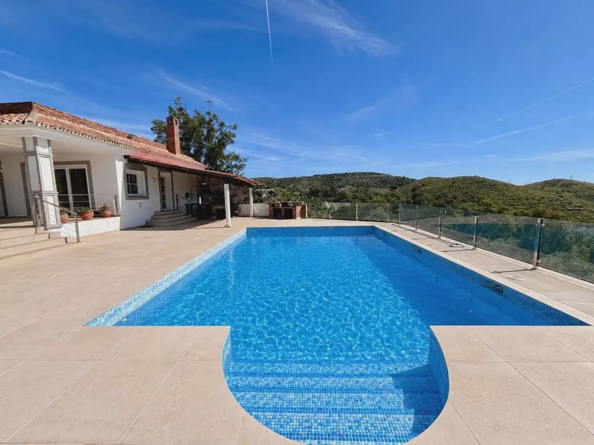 5 sypialnia Willa na sprzedaż w Mijas z basenem garażem - 1 170 000 € (Ref: 9892600)