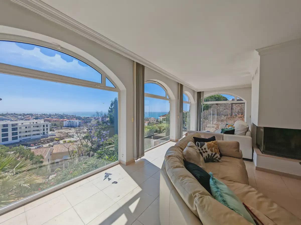 4 bedroom Villa for sale in Mijas with pool garage - € 1,195,000 (Ref: 9892601)