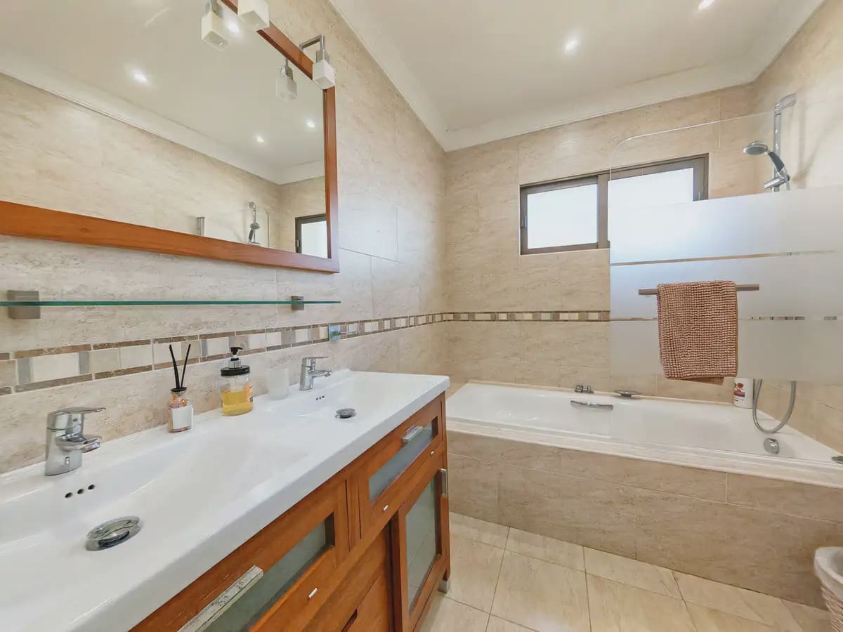 4 bedroom Villa for sale in Mijas with pool garage - € 1,195,000 (Ref: 9892601)