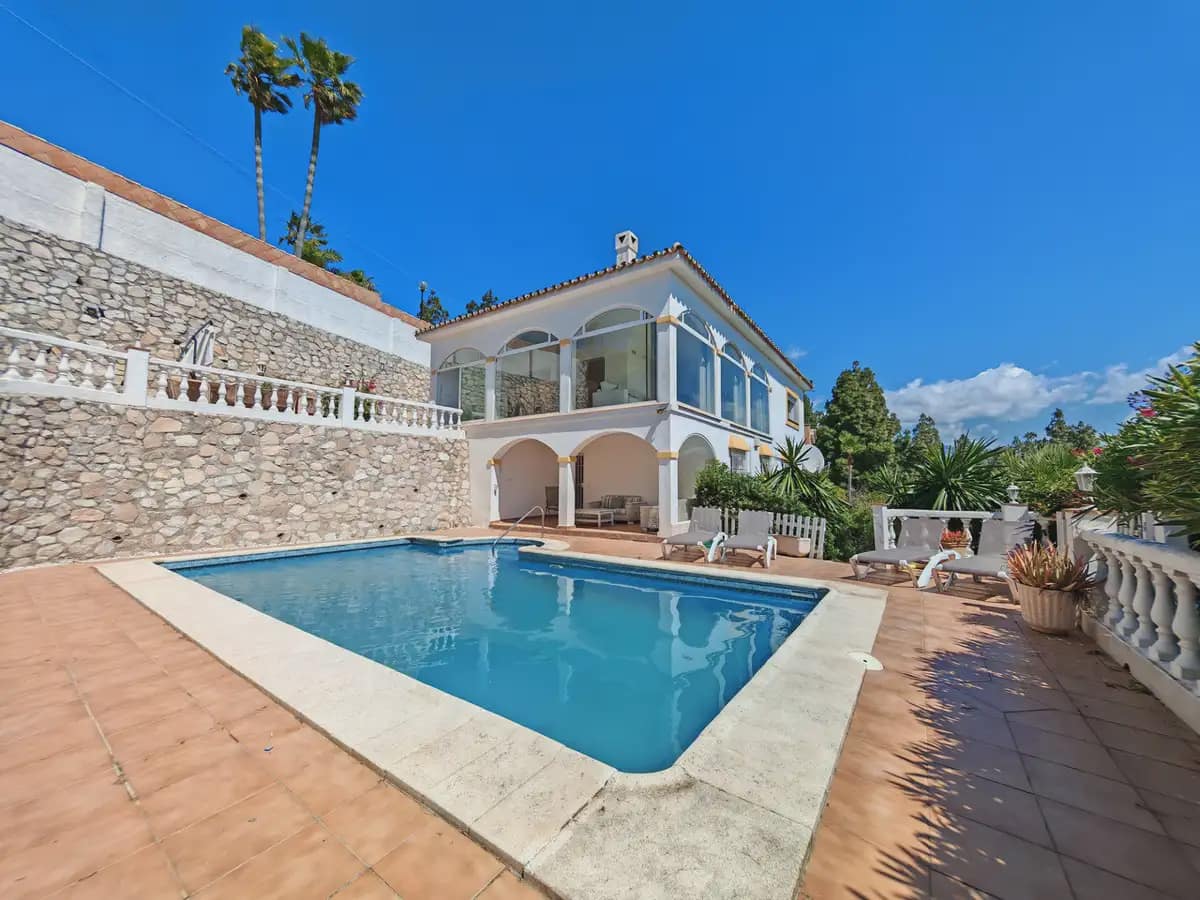 4 bedroom Villa for sale in Mijas with pool garage - € 1,195,000 (Ref: 9892601)