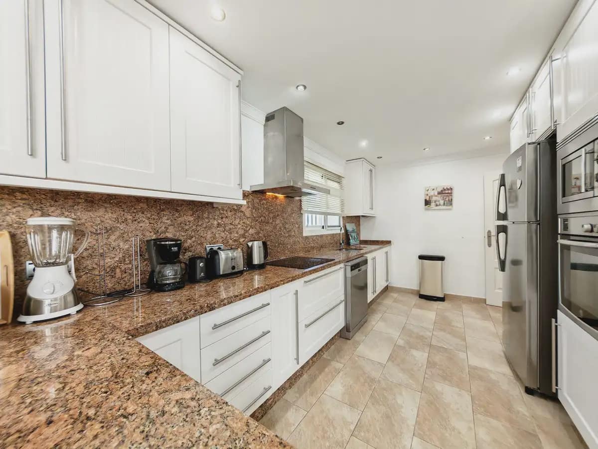 4 bedroom Villa for sale in Mijas with pool garage - € 1,195,000 (Ref: 9892601)