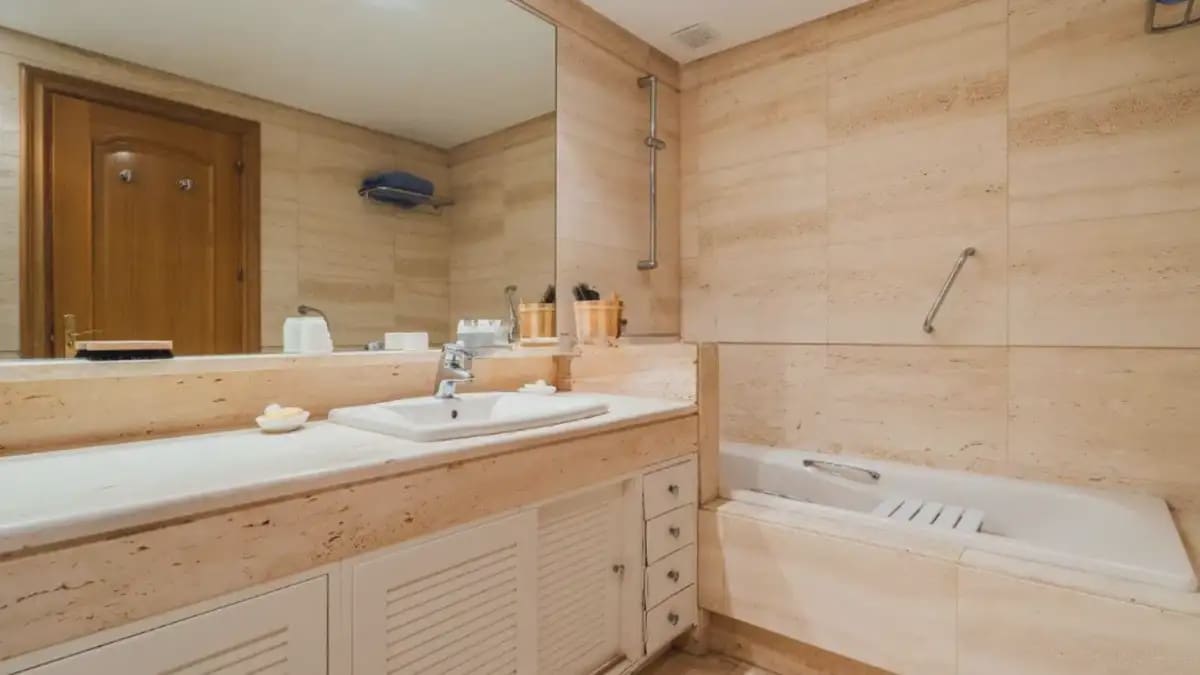 2 slaapkamer Appartement te koop in Marbella met zwembad garage - € 1.065.000 (Ref: 9892602)