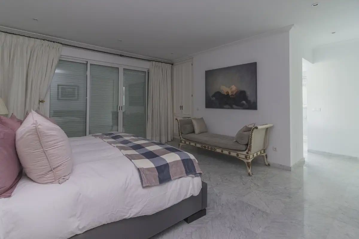 5 bedroom Villa for sale in Marbella with pool garage - € 5,000,000 (Ref: 9894725)