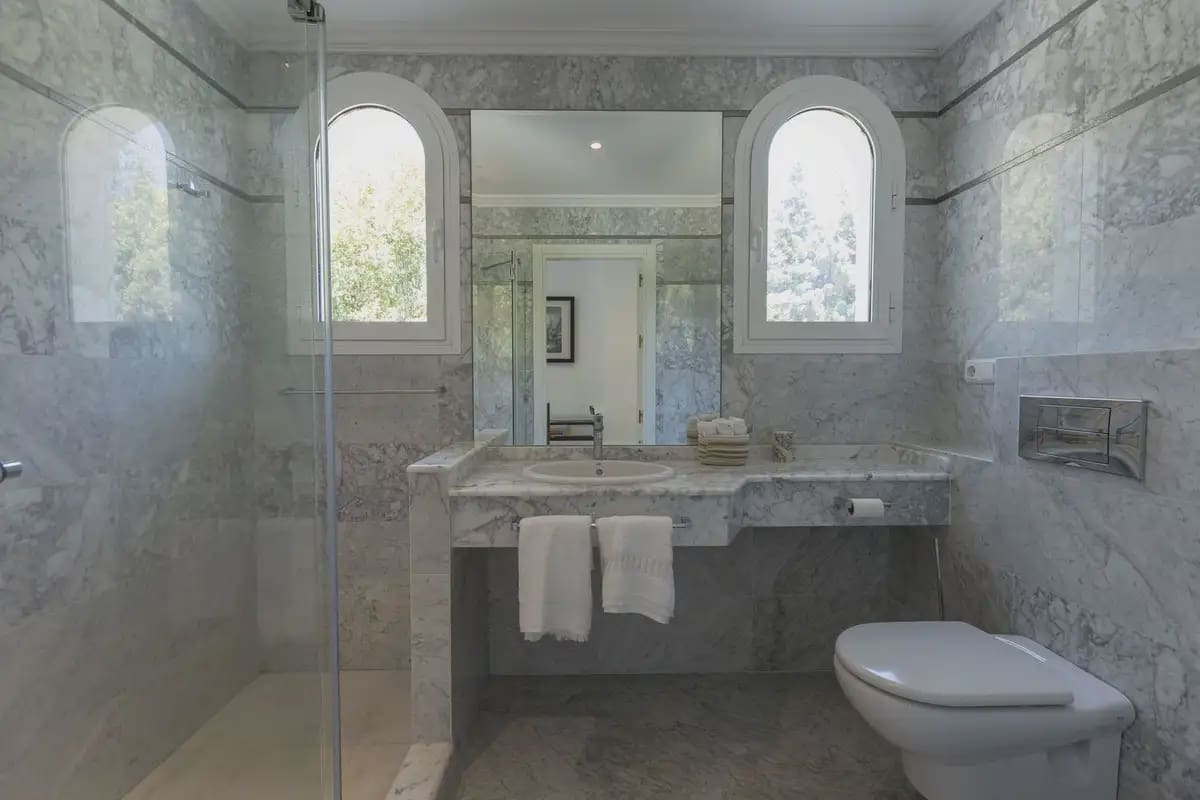5 bedroom Villa for sale in Marbella with pool garage - € 5,000,000 (Ref: 9894725)