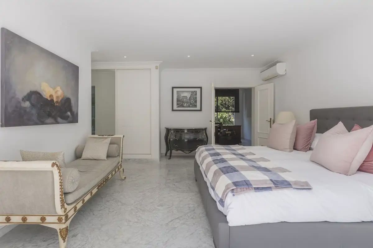 5 bedroom Villa for sale in Marbella with pool garage - € 5,000,000 (Ref: 9894725)