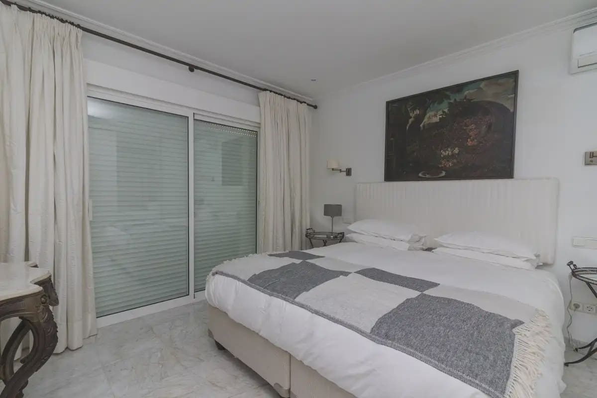 5 bedroom Villa for sale in Marbella with pool garage - € 5,000,000 (Ref: 9894725)