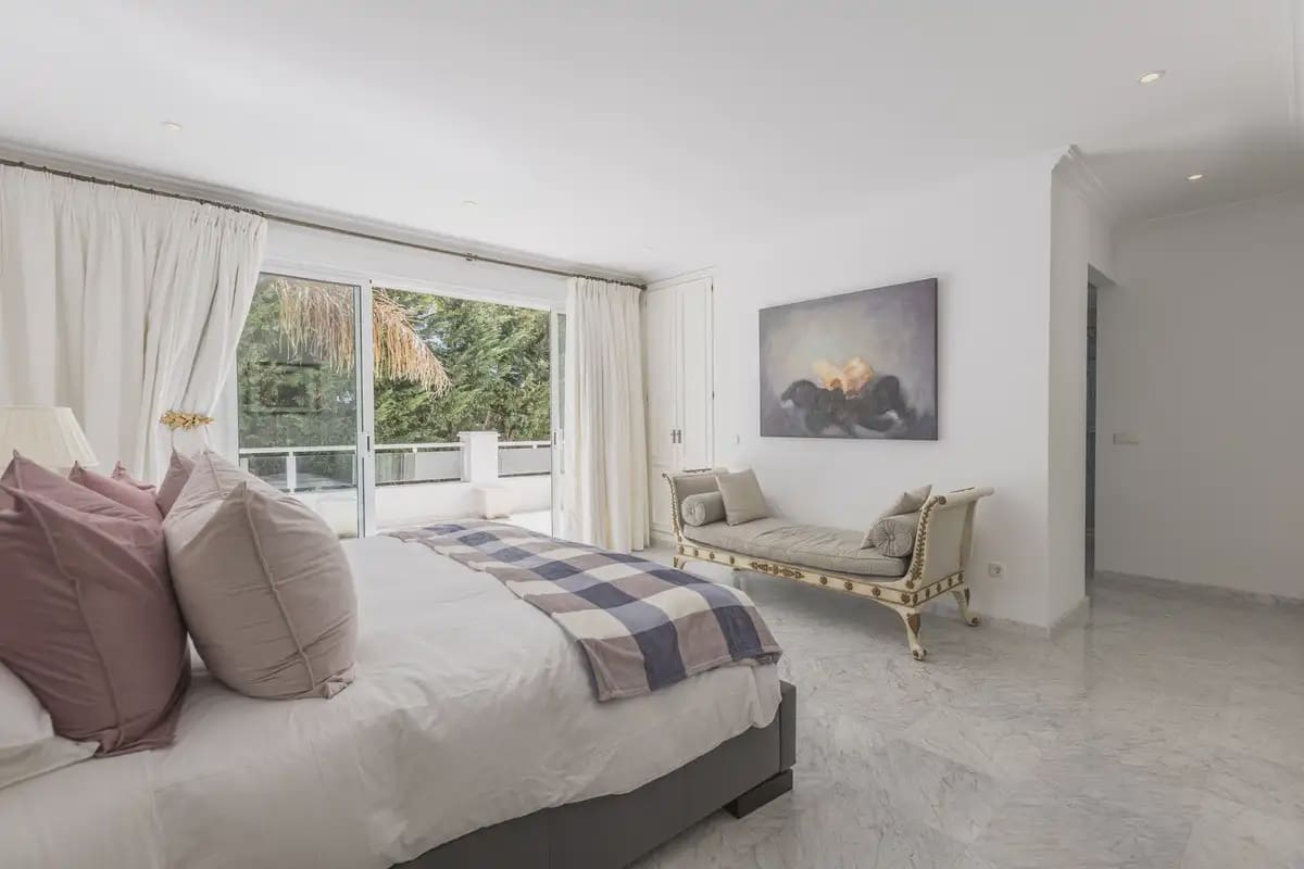 5 bedroom Villa for sale in Marbella with pool garage - € 5,000,000 (Ref: 9894725)