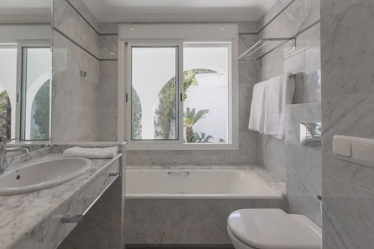 5 bedroom Villa for sale in Marbella with pool garage - € 5,000,000 (Ref: 9894725)