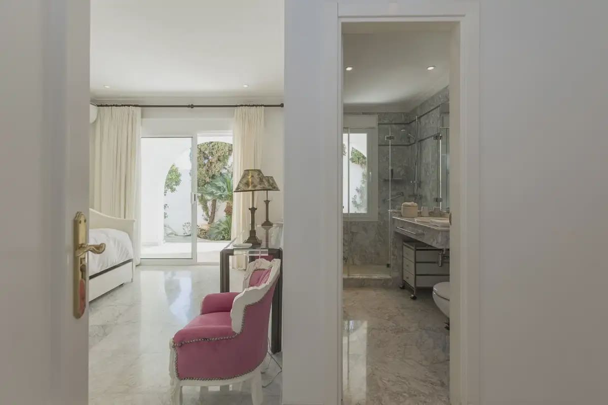 5 bedroom Villa for sale in Marbella with pool garage - € 5,000,000 (Ref: 9894725)