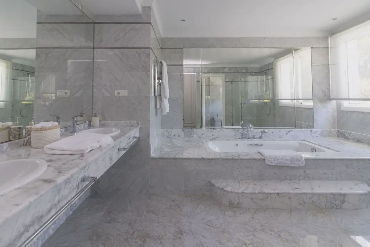 5 bedroom Villa for sale in Marbella with pool garage - € 5,000,000 (Ref: 9894725)