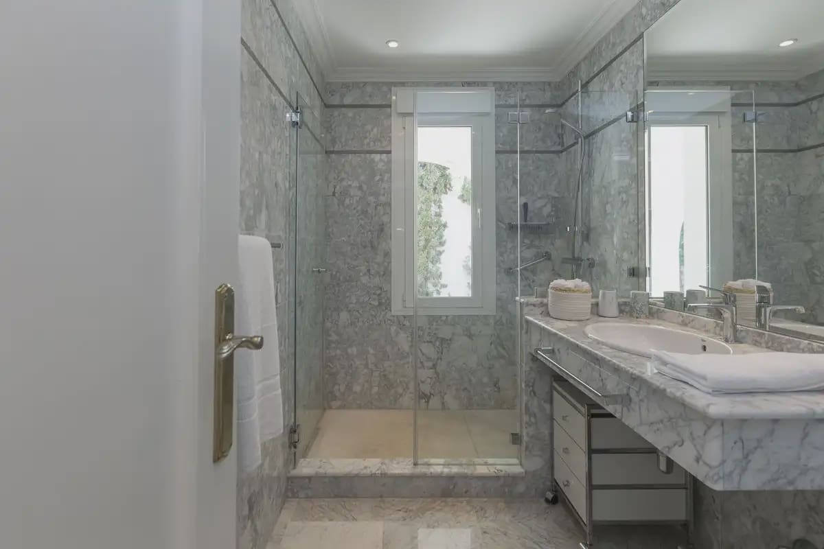 5 bedroom Villa for sale in Marbella with pool garage - € 5,000,000 (Ref: 9894725)