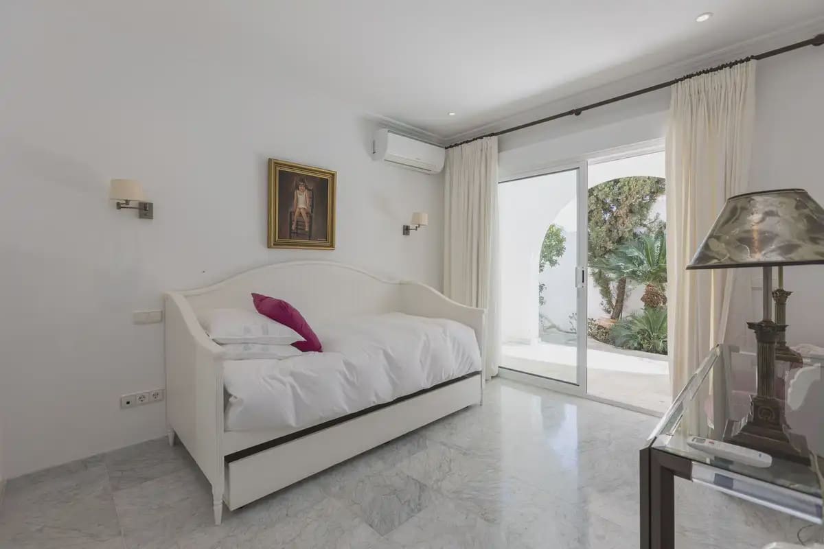 5 bedroom Villa for sale in Marbella with pool garage - € 5,000,000 (Ref: 9894725)
