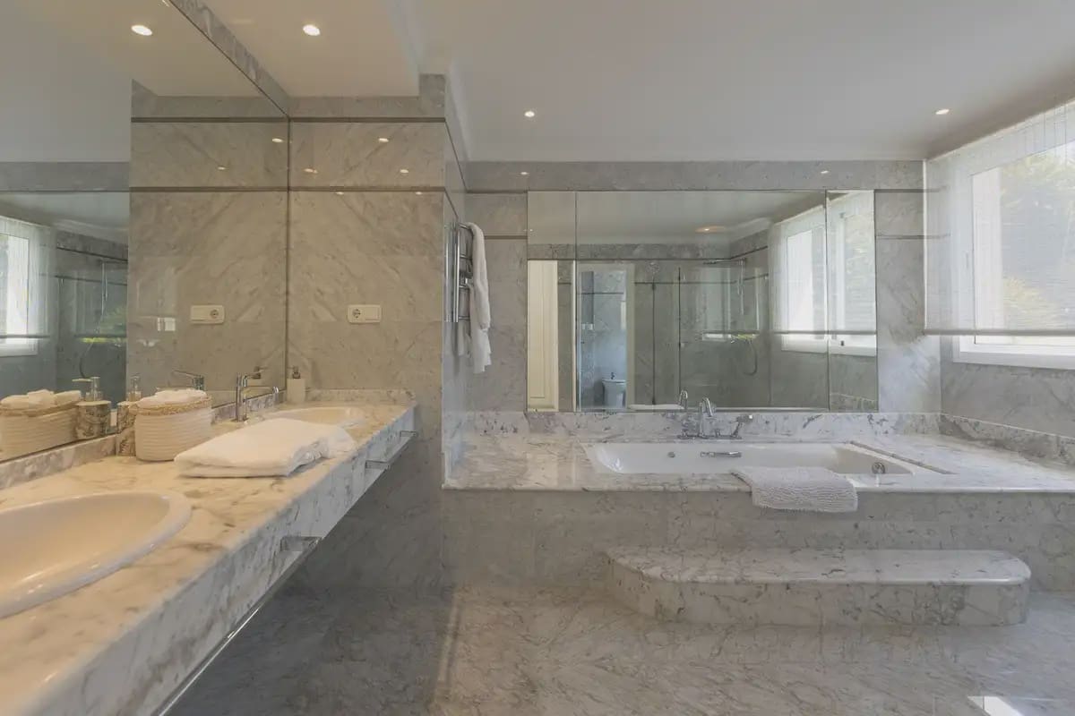 5 bedroom Villa for sale in Marbella with pool garage - € 5,000,000 (Ref: 9894725)