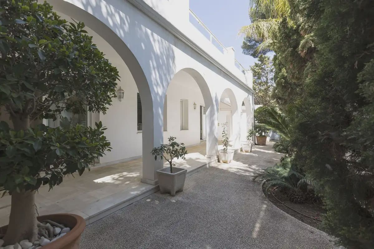 5 bedroom Villa for sale in Marbella with pool garage - € 5,000,000 (Ref: 9894725)