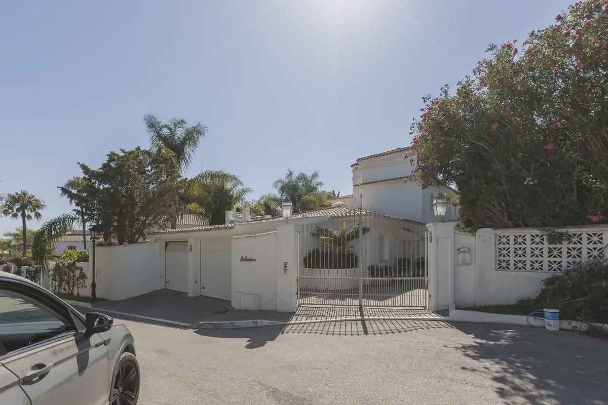 5 bedroom Villa for sale in Marbella with pool garage - € 5,000,000 (Ref: 9894725)
