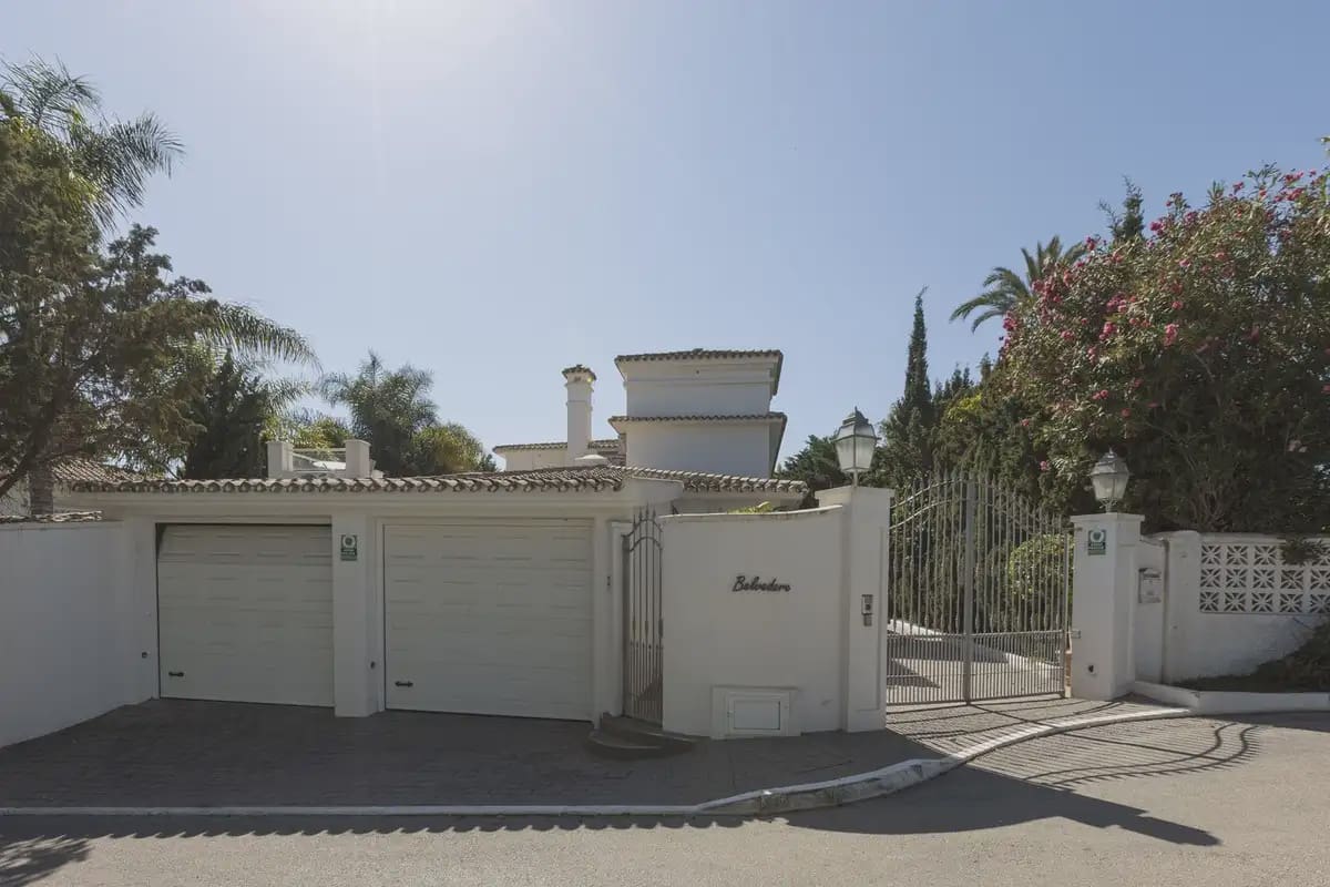 5 bedroom Villa for sale in Marbella with pool garage - € 5,000,000 (Ref: 9894725)