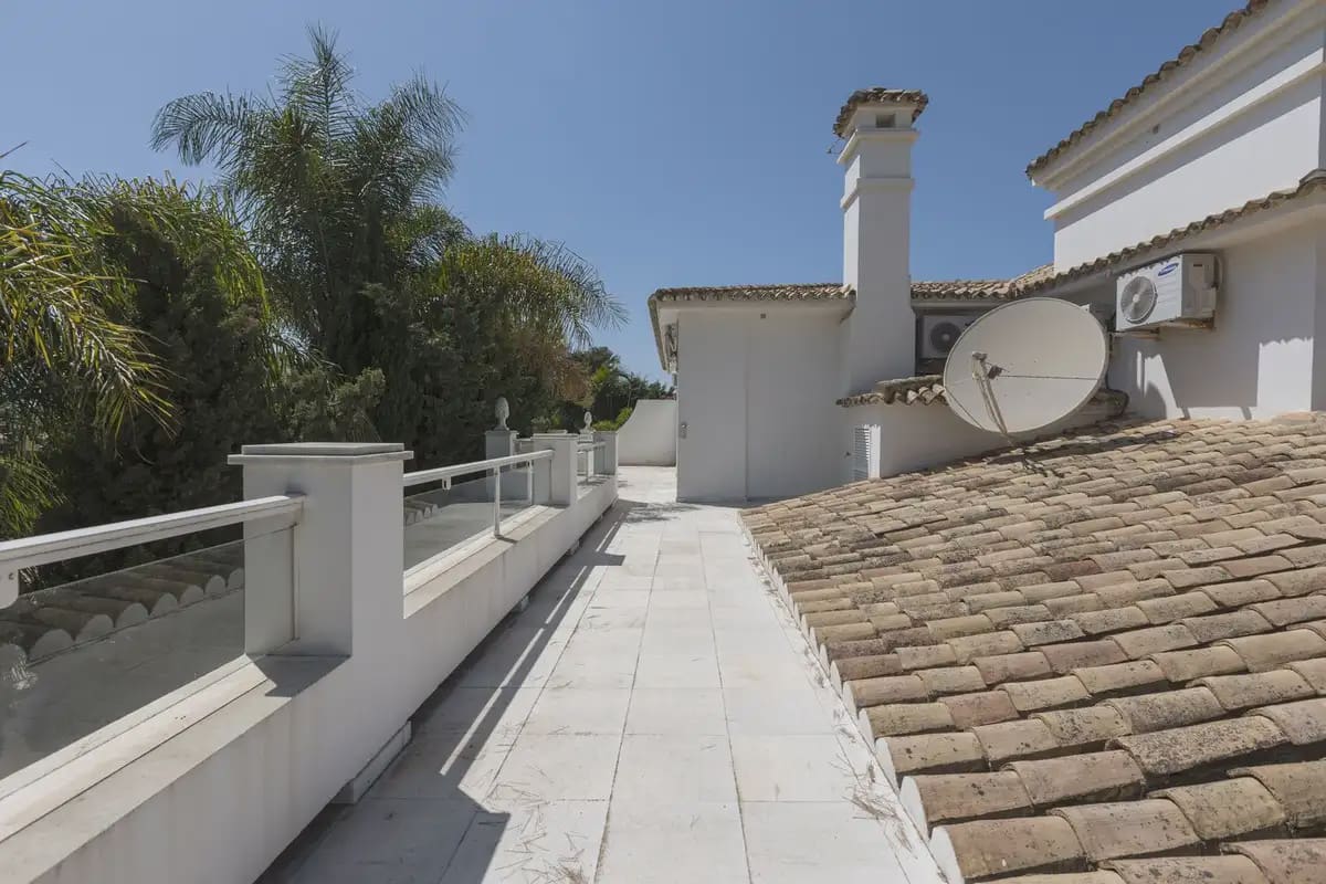 5 bedroom Villa for sale in Marbella with pool garage - € 5,000,000 (Ref: 9894725)