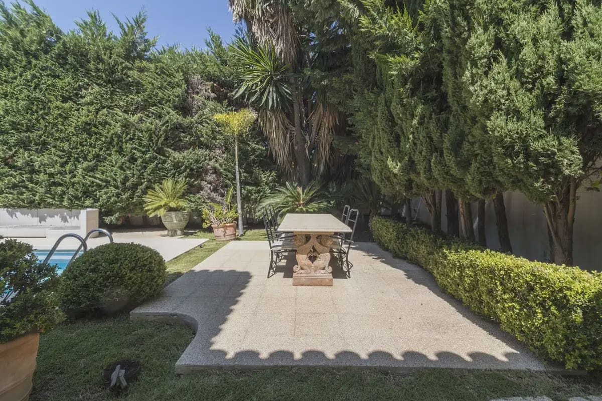 5 bedroom Villa for sale in Marbella with pool garage - € 5,000,000 (Ref: 9894725)