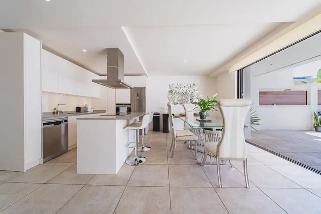 4 Zimmer Haus zu verkaufen in La Cala de Mijas, Mijas mit Pool Garage - 925.000 € (Ref: 9894726)