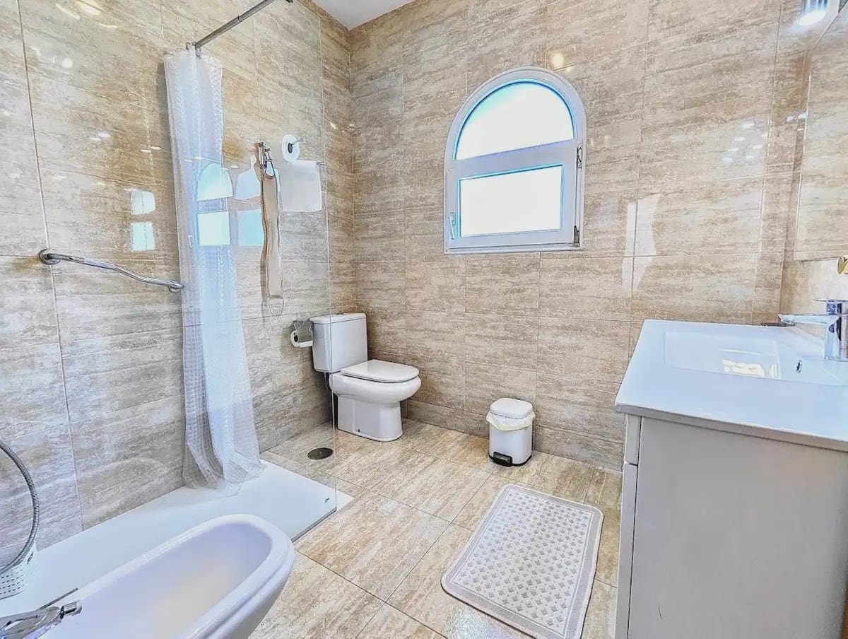 4 bedroom Villa for sale in Benalmadena with pool garage - € 890,000 (Ref: 9894728)