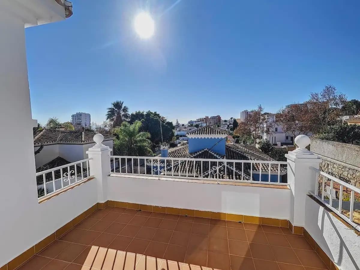 4 bedroom Villa for sale in Benalmadena with pool garage - € 890,000 (Ref: 9894728)