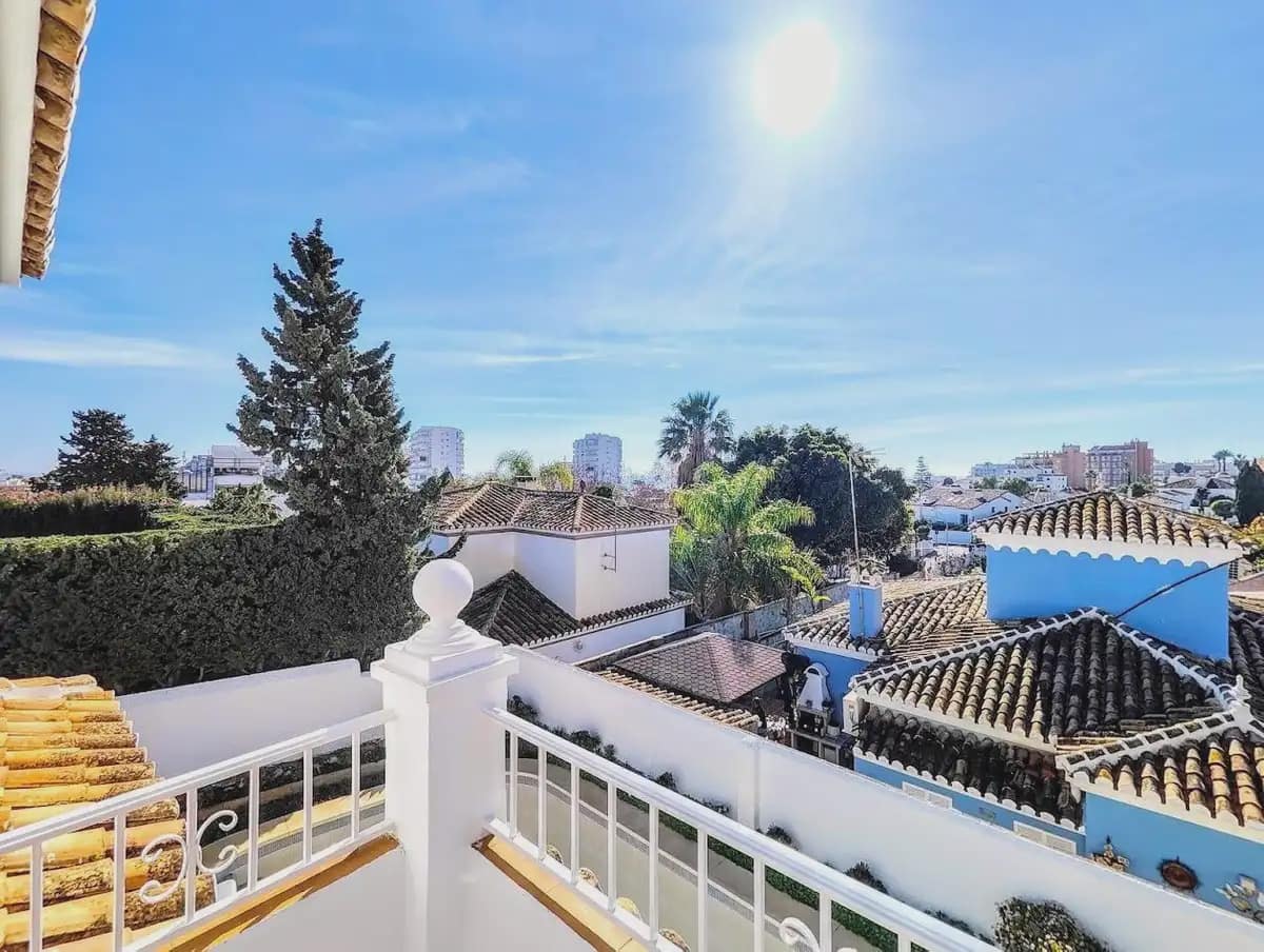 4 bedroom Villa for sale in Benalmadena with pool garage - € 890,000 (Ref: 9894728)