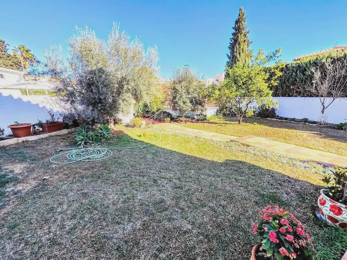 4 bedroom Villa for sale in Benalmadena with pool garage - € 890,000 (Ref: 9894728)