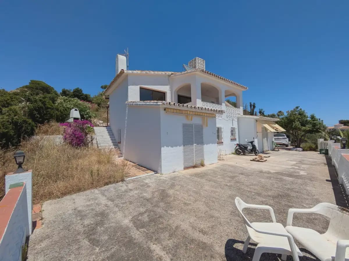 3 bedroom Villa for sale in Benalmadena with pool garage - € 979,000 (Ref: 9894730)