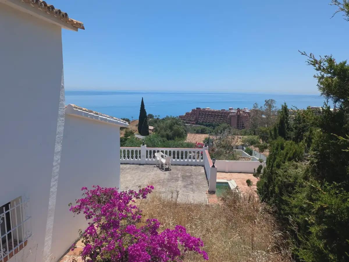 3 bedroom Villa for sale in Benalmadena with pool garage - € 979,000 (Ref: 9894730)