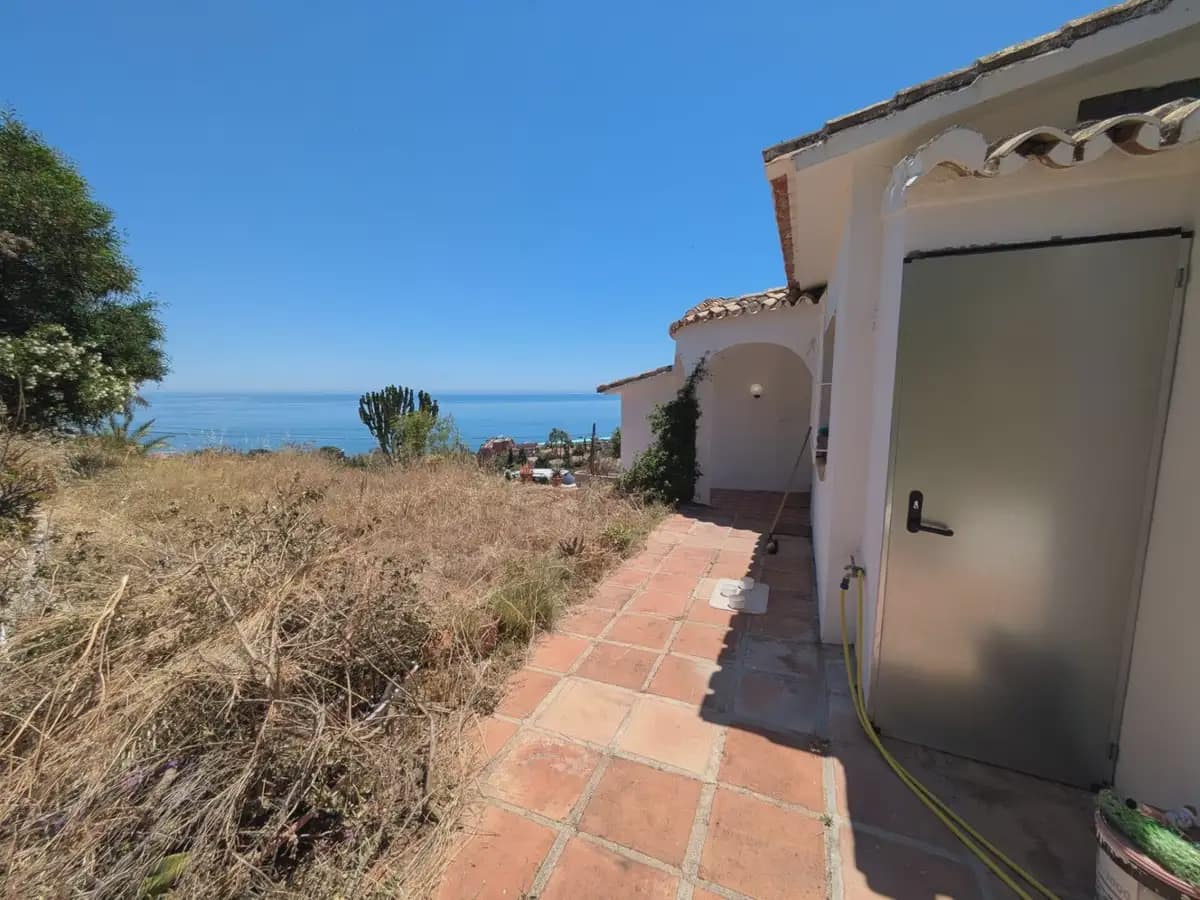 3 bedroom Villa for sale in Benalmadena with pool garage - € 979,000 (Ref: 9894730)
