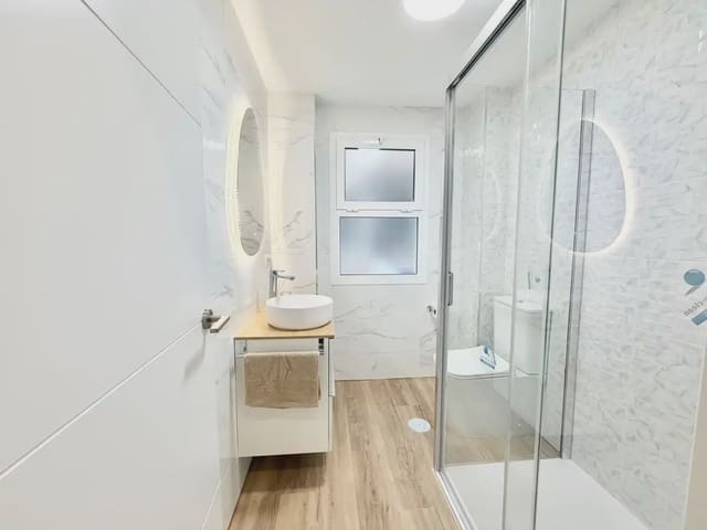 Apartamento de 2 habitaciones en Arroyo de la Miel, Benalmádena en venta con piscina garaje - 325.000 € (Ref: 9894731)